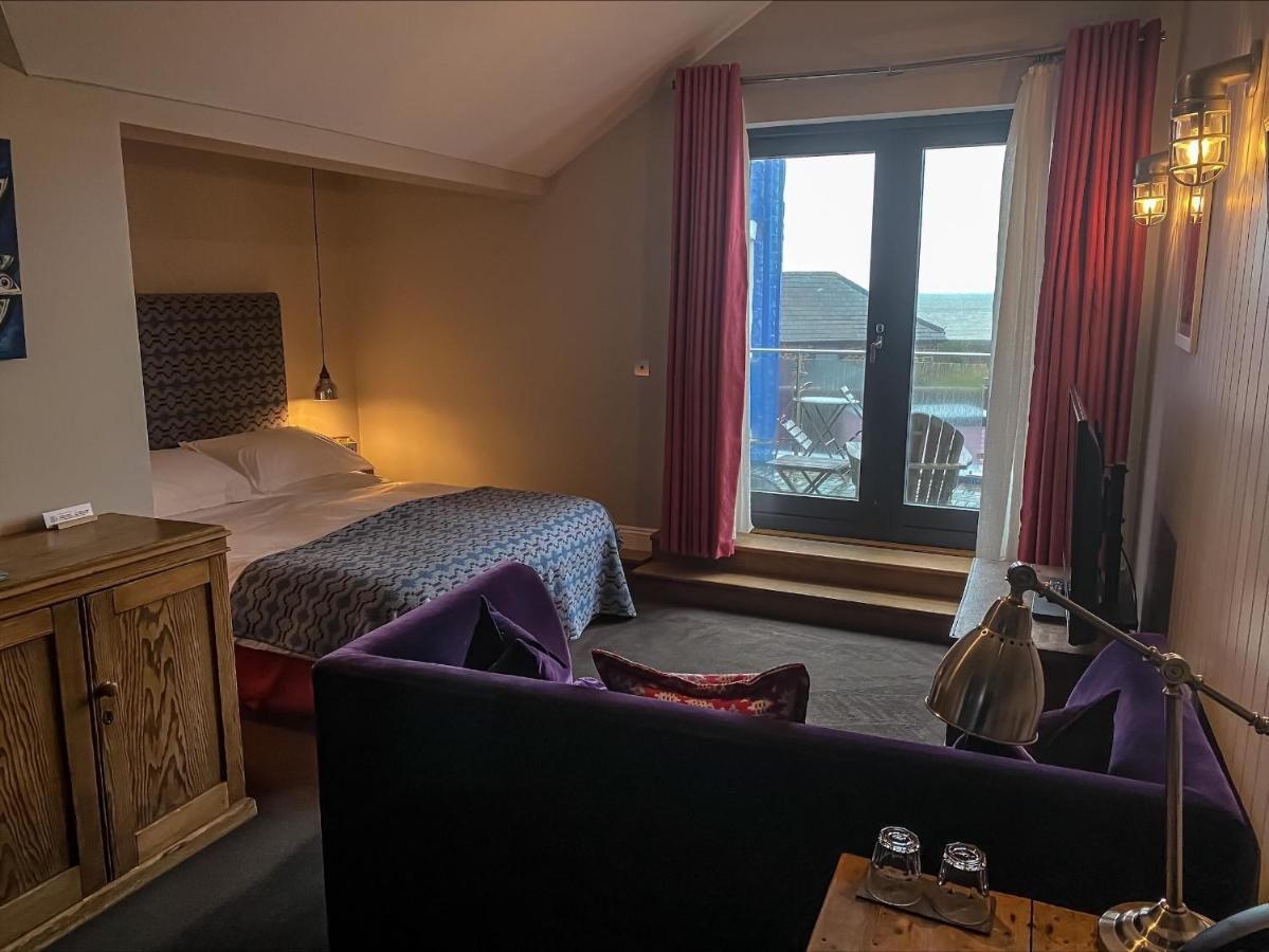 Harbourmaster Hotel 阿博伦 外观 照片